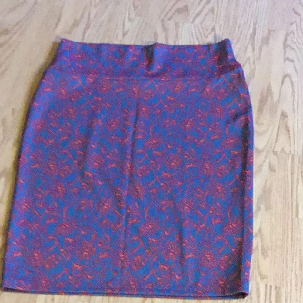 NWOT LULAROE CASSIE skirt in bluish gray & pink in size XL